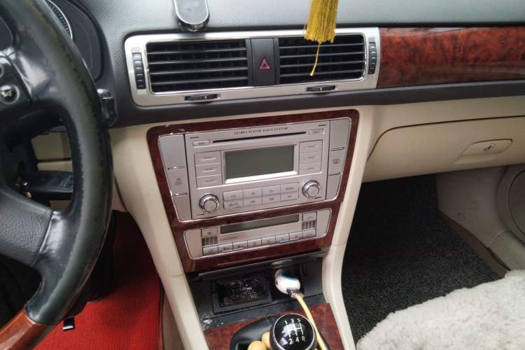 Used Volkswagen Passat 2009 1.8T Manual Luxury Model Audio And AC Panel