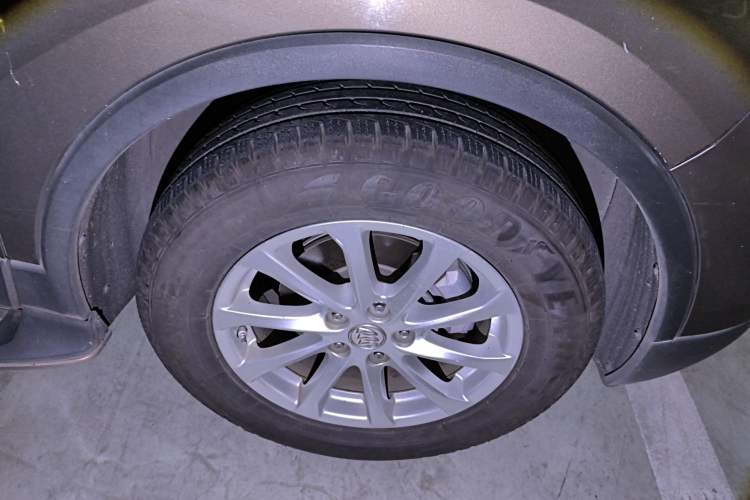 Used Buick Envision 2015 20T Two-Wheel-Drive Elite Model Right Front Wheel Hub