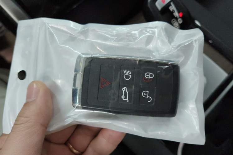 Used Land Rover Discovery Sport 2020 249 PS R-Dynamic Performance Edition Vehicle Key