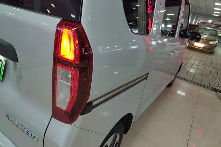 Used Wuling Zhiguang New Energy 2025 Comfort Model Exterior 3