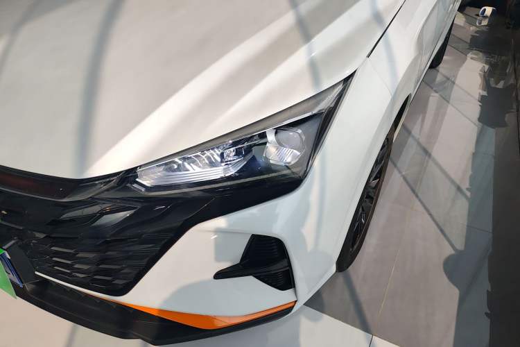 Used Dongfeng Aeolus Yixuan 2023 1.5L Automatic Glory Edition Left Front Headlight