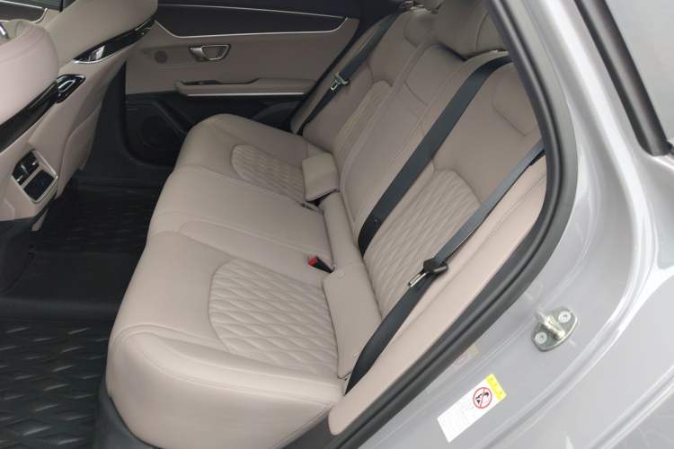 Used BYD Han 2025 DM-i Intelligent Driving Edition 125KM LiDAR Flagship Model
