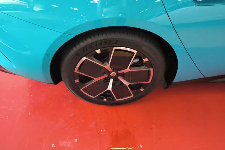 Used Xiaomi Auto SU7 2024 Rear-Drive Long-Range Intelligent Driving Version
