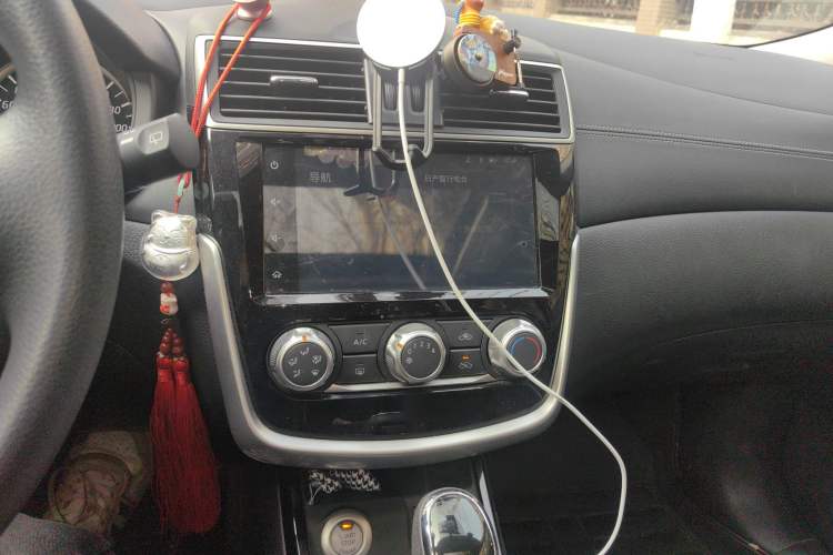 Used Nissan Tiida 2019 1.6L CVT Smart Drive Version China VI Standard Audio And AC Panel