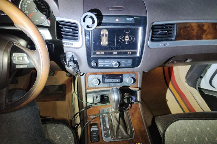 Used Volkswagen Touareg 2015 3.0 TSI Comfort Model Audio And AC Panel