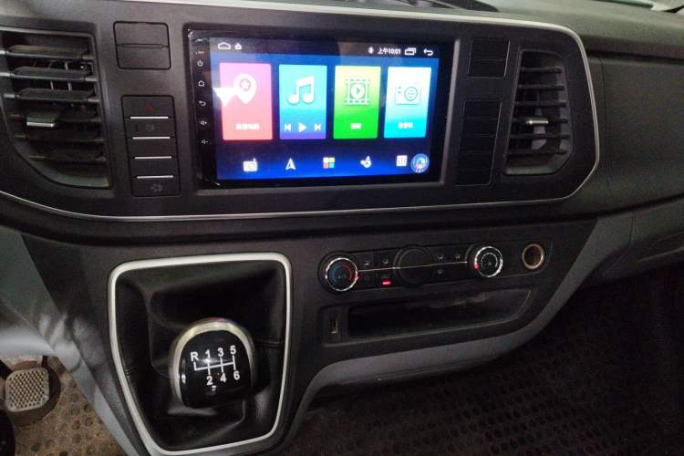 Used SAIC MAXUS Xintu V80 2023 2.0T Manual Classic Aoyuntong Long Wheelbase Mid-Height 6/7/8/9-Seater