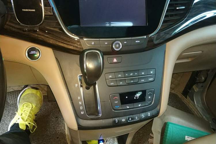 Used Buick GL8 2017 ES 28T Premium Version China V Standard Gear Lever