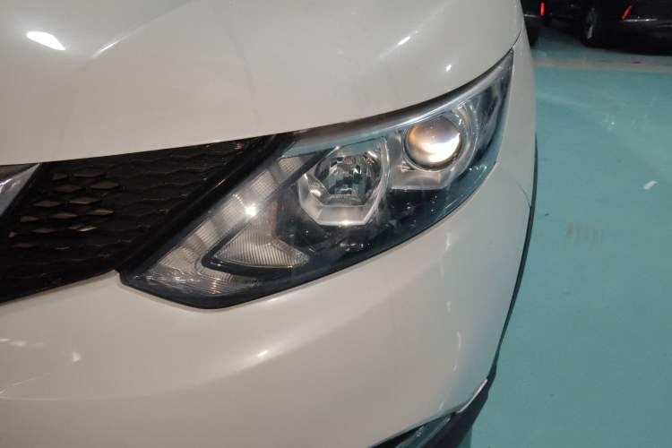 Used Nissan Qashqai 2016 2.0L CVT Luxury Edition Left Front Headlight