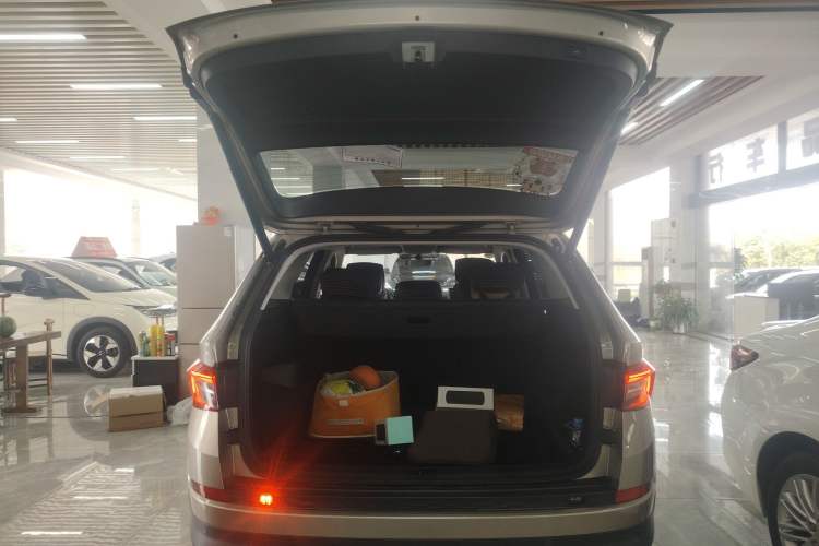 Used Skoda Kodiaq 2018 Facelifted TSI330 5-Seater Two-Wheel-Drive Luxury Enjoyment Edition Trunk