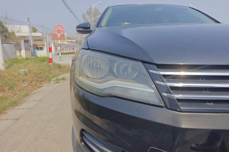 Used Volkswagen Bora 2013 1.6L Manual Fashion Edition Right Front Headlight