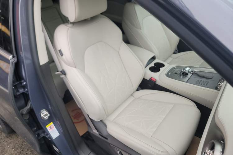 Used Denza N8 2023 Four-Wheel Drive Ultra-Hybrid Flagship Seven-Seater Version
