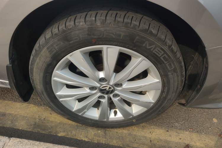 Used Volkswagen Sagitar 2015 1.6L Manual Comfort Model
