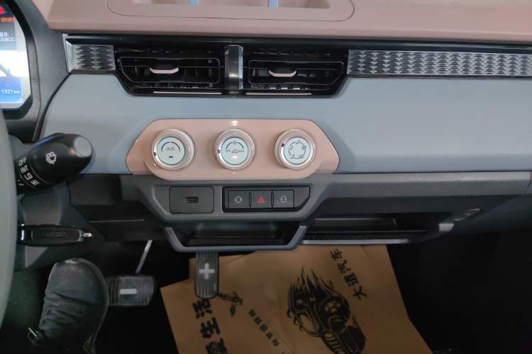 Used Chery QQ Ice Cream 2025 155km Sundae Edition Audio And AC Panel