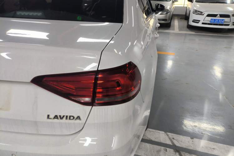 Used Volkswagen Lavida 2019 Lavida Start 1.5L Manual Fashion Edition China VI Standard Right Rear Taillight