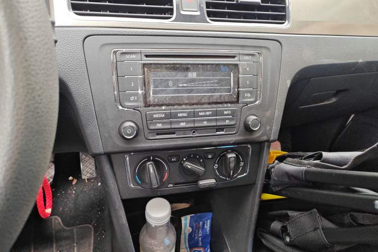 Used Volkswagen Santana 2015 1.6L Manual Comfort Edition Audio And AC Panel