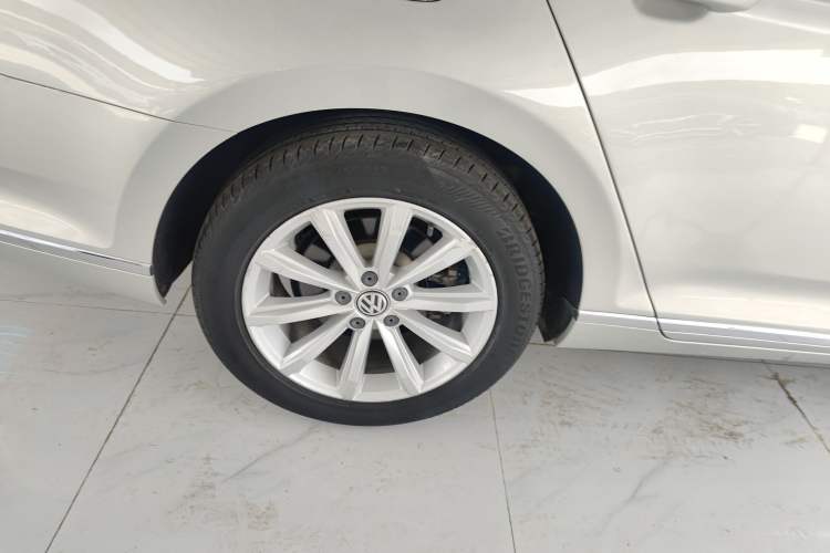 Used Volkswagen Magotan 2017 330TSI DSG Leading Model Right Rear Wheel Hub