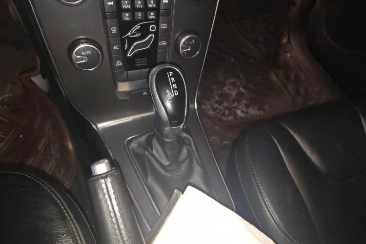 Used Volvo V40 2015 1.6T Zhiyi Edition