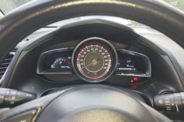 Used Mazda 3 Axela 2016 Sedan 1.5L Automatic Luxury Model