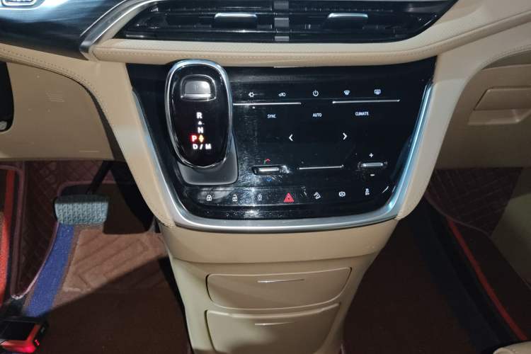 Used Buick GL8 2021 ES Land Cruiser 653T Luxury Edition
