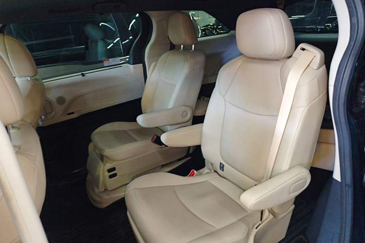 Used Toyota Granvia 2023 2.5L Hybrid Prestige Wellness PLUS Edition
