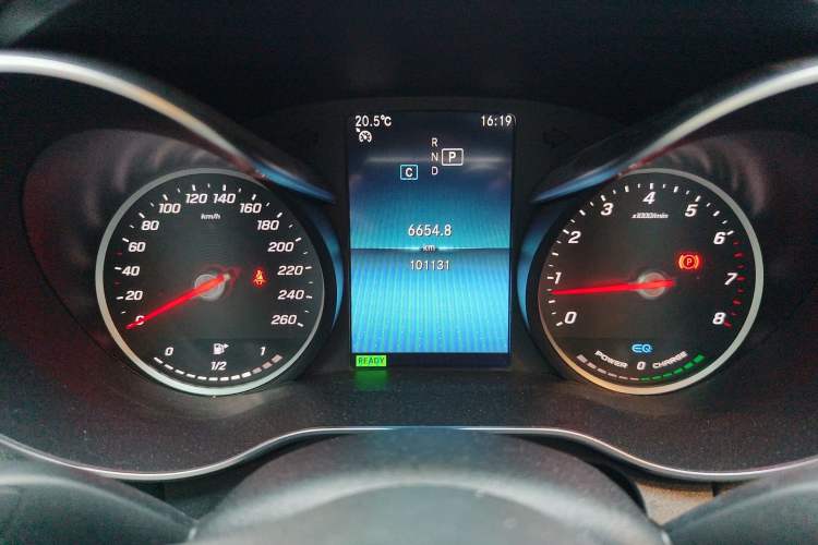 Used Mercedes-Benz C-Class 2019 C 260 L Sport Edition Odometer Close Up