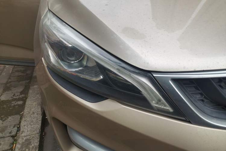 Used Geely Auto Emgrand GS 2016 Sport Edition 1.8L Automatic LingShang Model Right Front Headlight