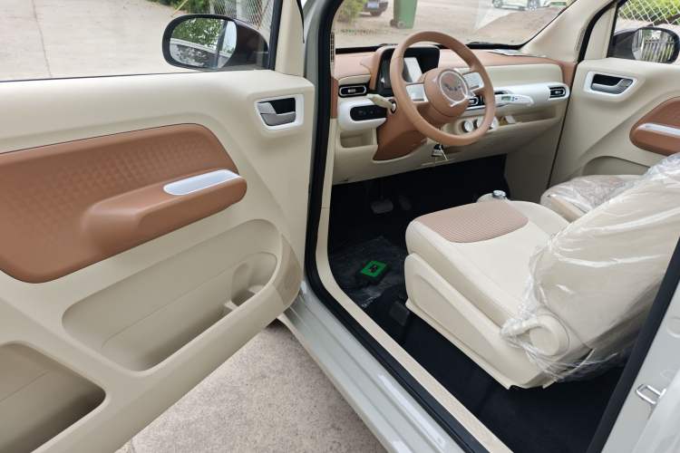 Used Wuling Hongguang MINIEV 2024 3rd Generation 215km Youth Edition Driver Seat