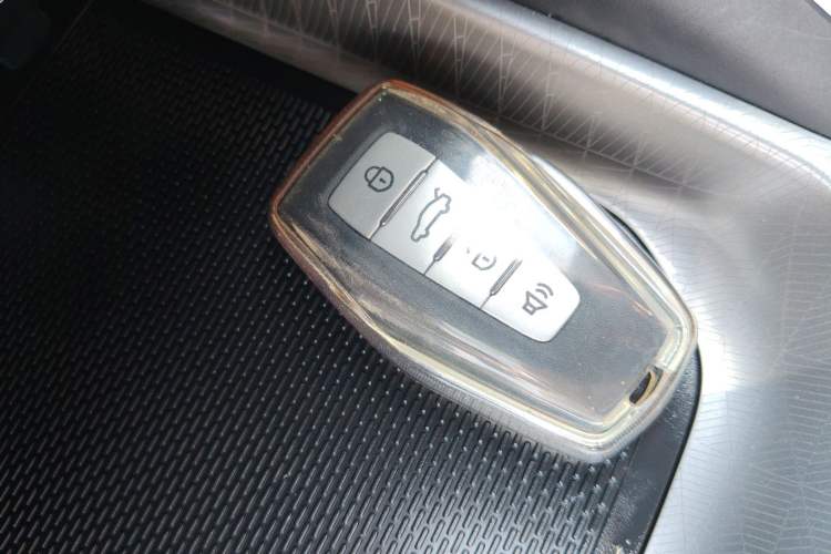 Used Geely Auto Emgrand 2025 4th Generation 1.5L CVT Starry Edition Vehicle Key