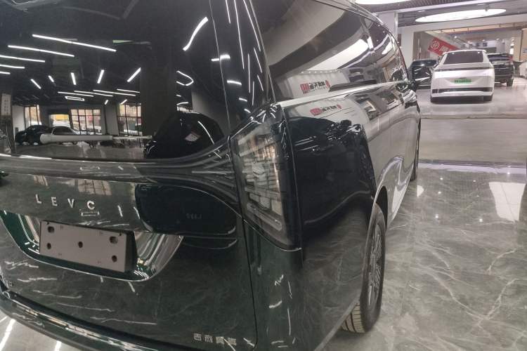 Used Geely Galaxy LEVC L380 2024 140-Degree 6-Seater All-Wheel-Drive Ultra