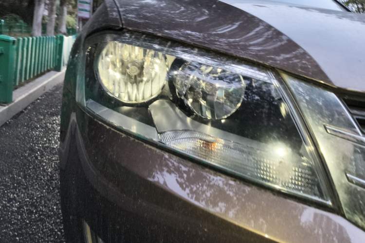 Used Volkswagen Gran Lavida 2013 1.4 TSI Automatic Comfort Model Right Front Headlight