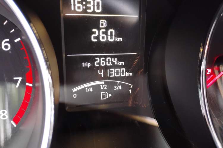 Used Volkswagen Sagitar 2015 1.6L Manual Comfort Model Odometer Close Up