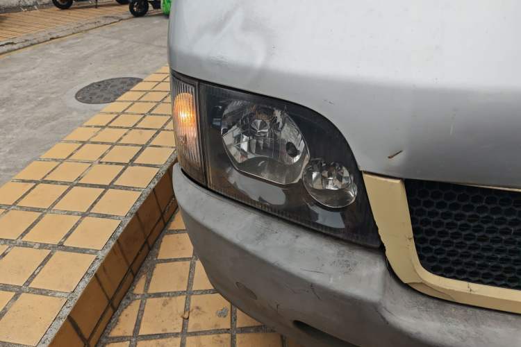 Used Ford Classic Transit 2013 2.8T Diesel Logistics Model with Short Wheelbase and Mid-Roof JX493ZLQ4 Right Front Headlight