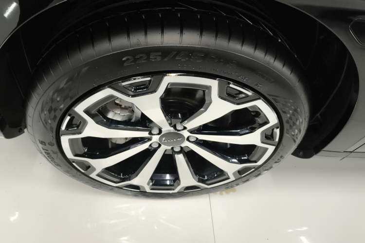 Used AION V 2024 Aion Tyrannosaurus 520 Smart Luxury Edition