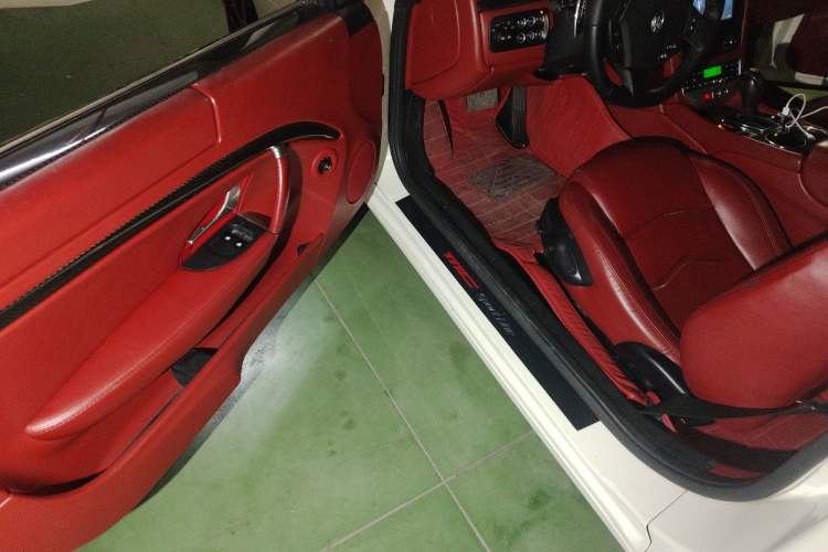 Used Maserati GranTurismo 2007 4.2L Standard Edition Driver Seat