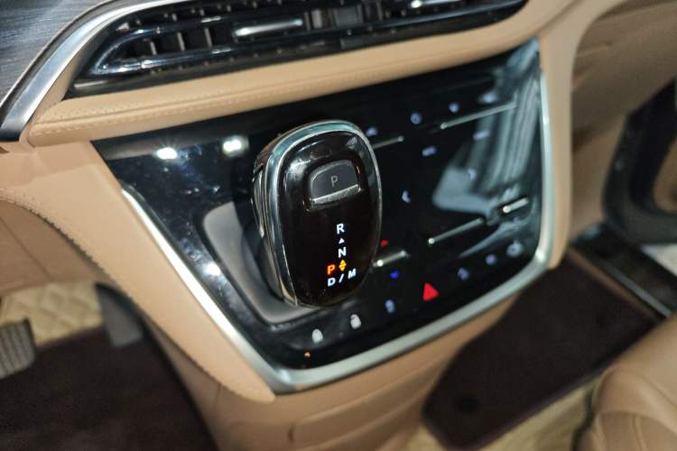 Used Buick GL8 2021 ES Land Cruiser 653T Luxury Edition
