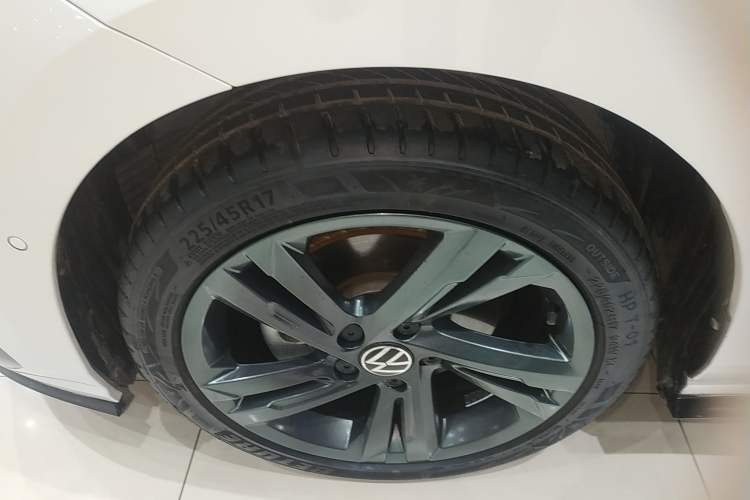 Used Volkswagen Golf 2021 280TSI DSG R-Line Left Front Wheel Hub