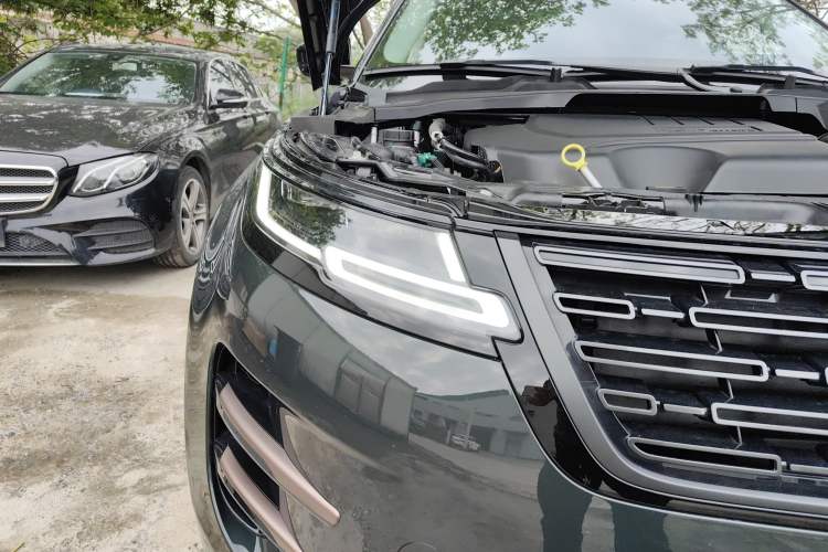 Used Land Rover Range Evoque 2024 Aurora L 249 PS Prestige Light-Chasing Edition