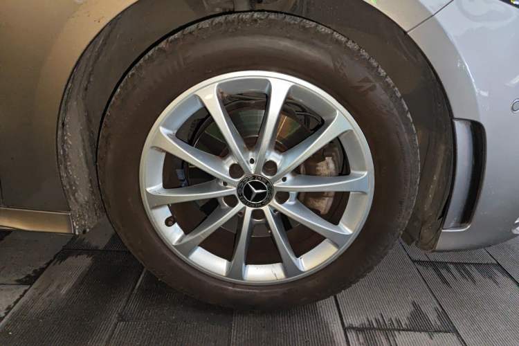 Used Mercedes-Benz A-Class 2021 A 200 L Sport Sedan Dynamic Model Right Front Wheel Hub