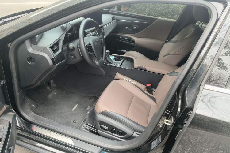 Used Lexus ES 2024 200 Premium Edition
