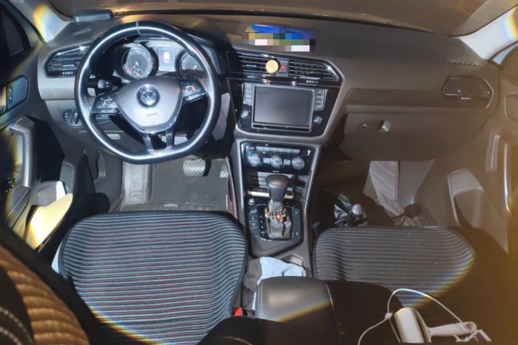 Used Volkswagen Tiguan L 2018 330TSI Automatic Two-Wheel Drive Luxury Edition Center Console