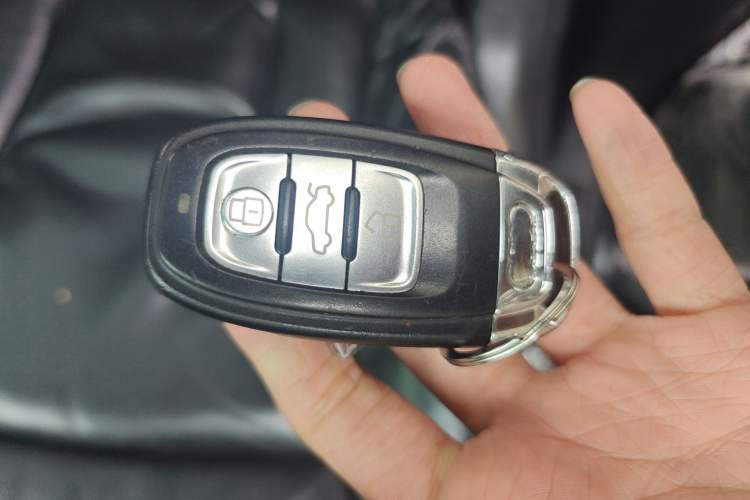 Used Audi Q5 2013 40 TFSI Comfort Edition Vehicle Key