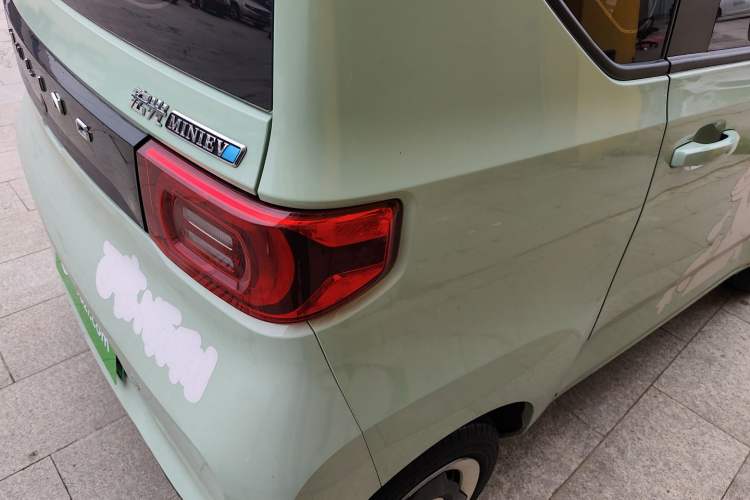 Used Wuling Hongguang MINIEV 2021 Macaron Premium Model – Lithium Iron Phosphate Right Rear Taillight