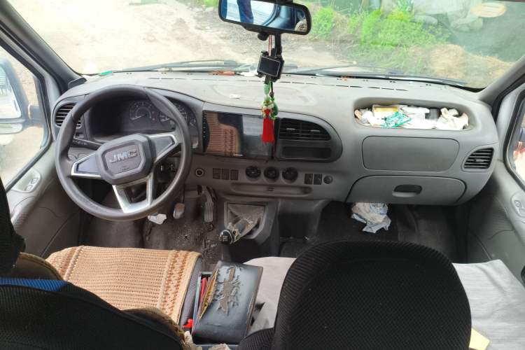 Used JMC Transit 2017 2.8T Commercial Version Short Wheelbase Mid-Roof 6/7/8-Seater JX493