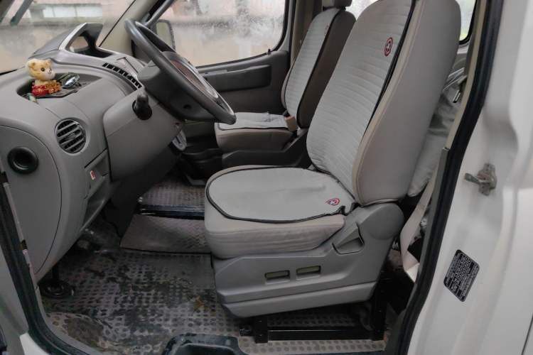 Used SAIC MAXUS Xintu V80 2015 2.5T AMT Aoyuntong Edition Short Wheelbase Low Roof Left Front Seat