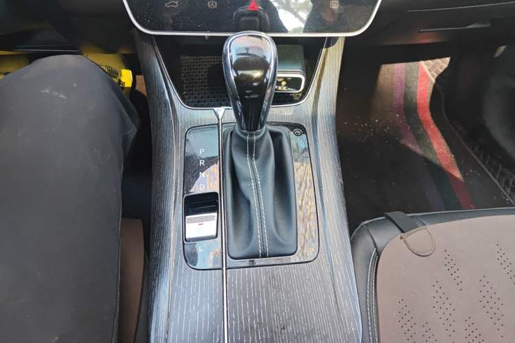 Used Venucia D60 2021 PLUS 1.6L XE CVT Trendy Edition Gear Lever