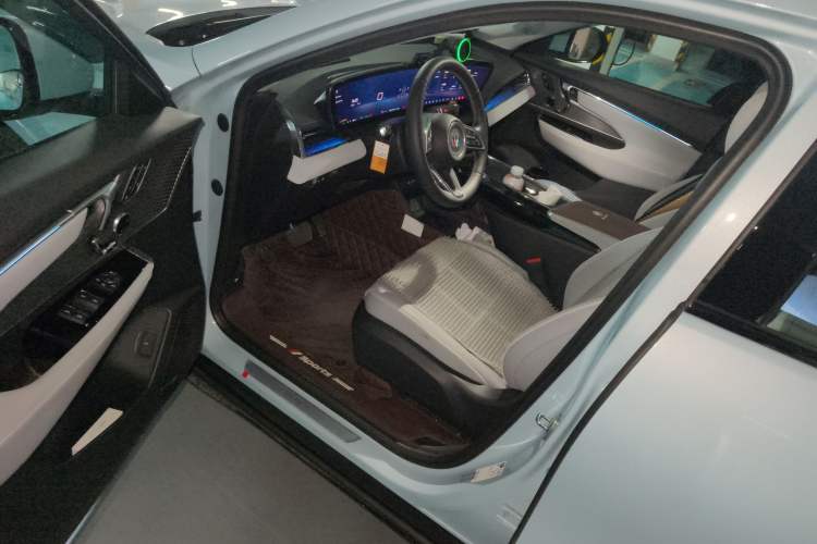 Used Buick E5 2023 Premium Long-Range Version
