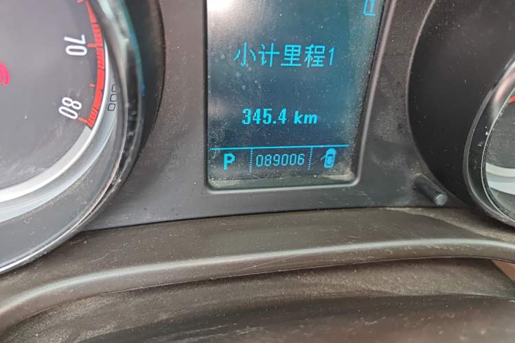 Used Buick Regal 2011 2.0L Comfort Edition Odometer Close Up