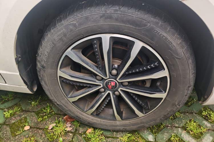 Used Roewe i5 2020 1.5L Automatic 4G Connected Linghao Edition Right Front Wheel Hub