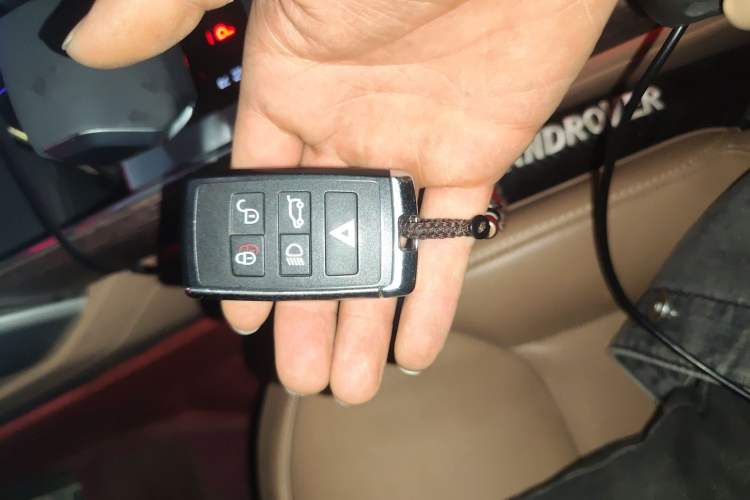 Used Land Rover Range 2023 3.0 L6 400 PS Prestige Seven-Seater Extended Version
