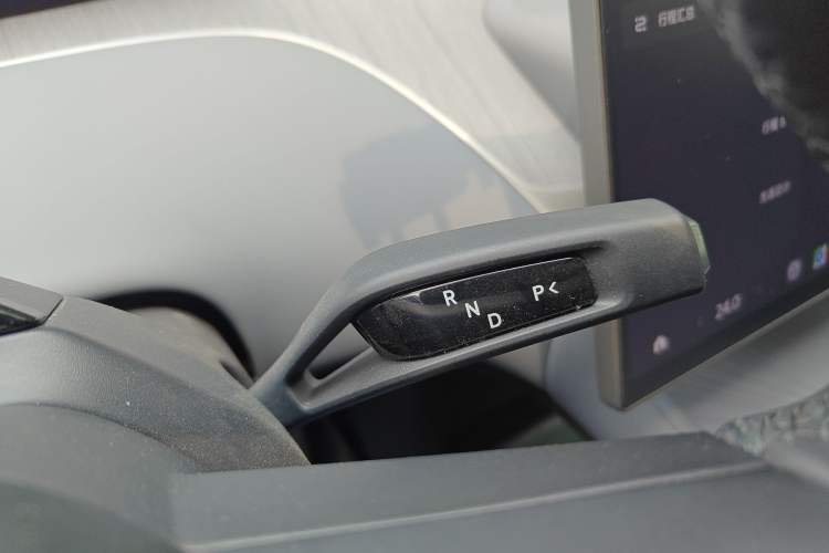 Used Xiaomi Auto YU7 2025 Ultra-Long Range Rear-Wheel Drive Version Gear Lever